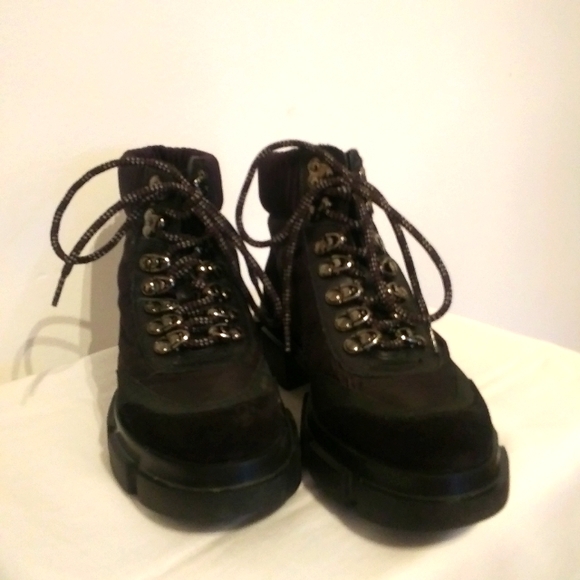 L'INTERVALLE Shoes - L'Intervalle lace-up genuine leather boots - Size 7
